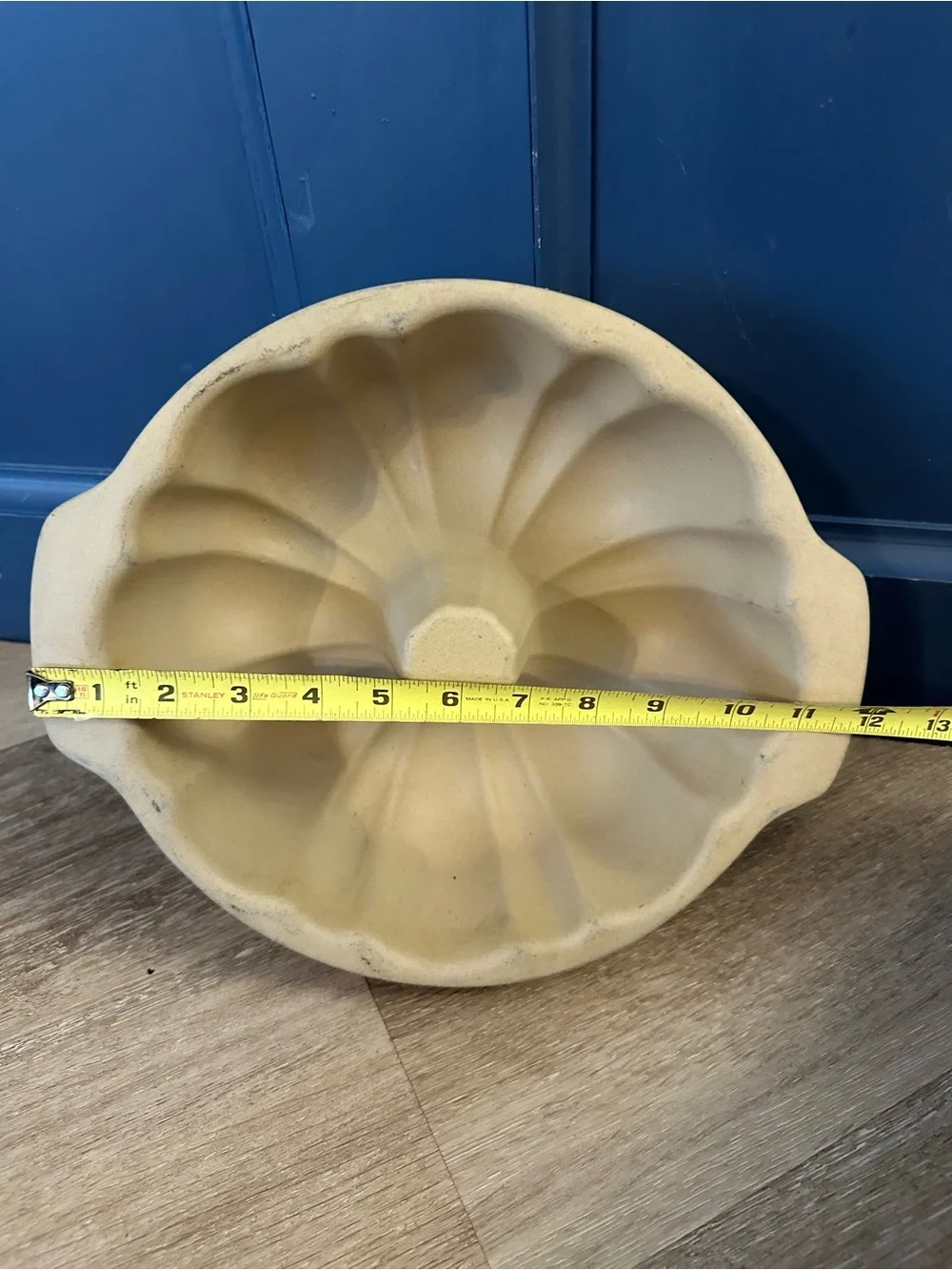 Pampered Chef Family Heritage Stoneware #1440 Fluted Bundt Cake Pan 10” USA